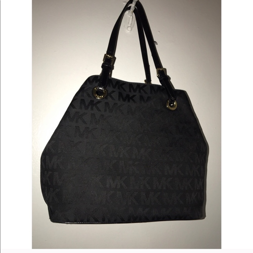 Brand: Michael kors handbag